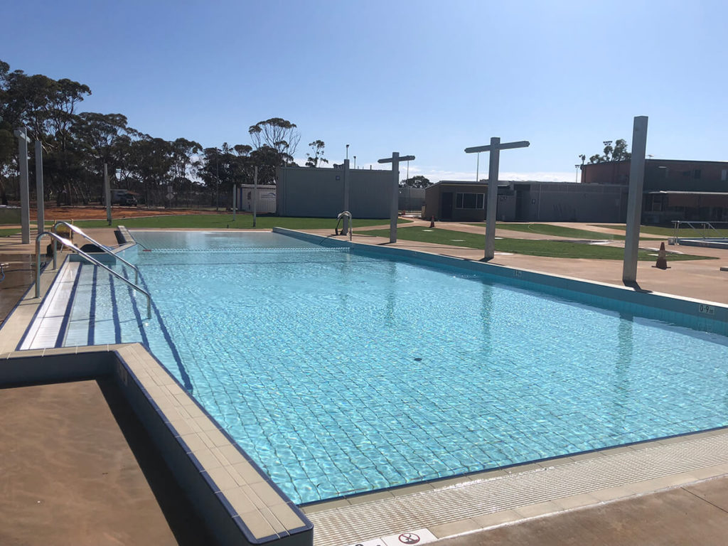 kambalda swimming pool outside